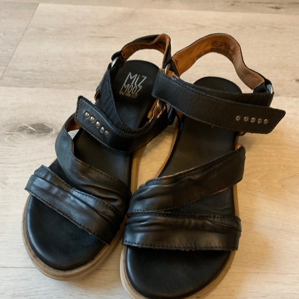 Miz Mooz Camellia Black Leather Ruched Studded Sandals Size 38 Portugal IB22393